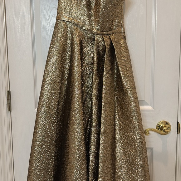 NWT Mac Duggal 68608 Gold One Shoulder Metallic Ballgown Size 6 - Picture 9 of 14